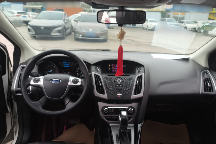 福特 福克斯 2012款 三厢 1.6L 自动风尚型中控内饰12