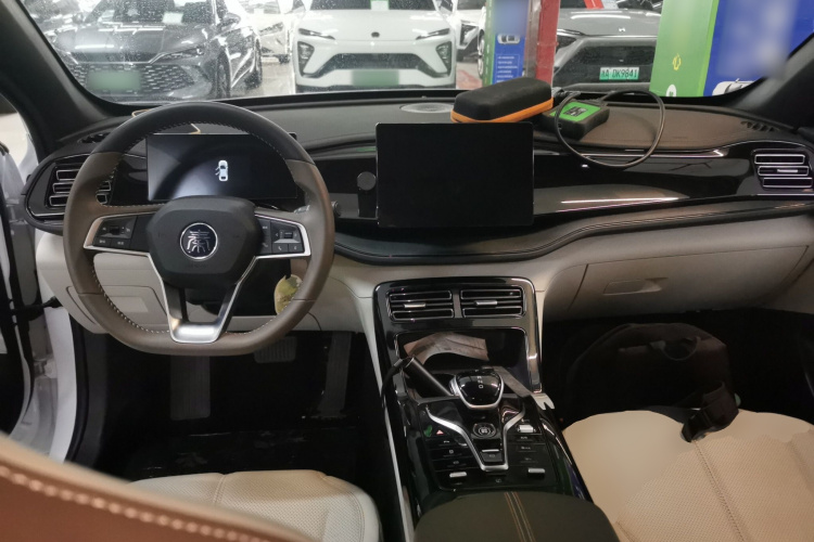 比亚迪 秦PLUS 2024款 荣耀版 DM-i 55KM领先型中控内饰12