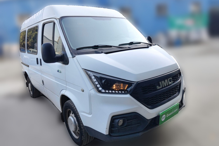 江铃 特顺 2021款 2.8T空间王金牛款短轴中高顶6座柴油国VI JX493车身外观3