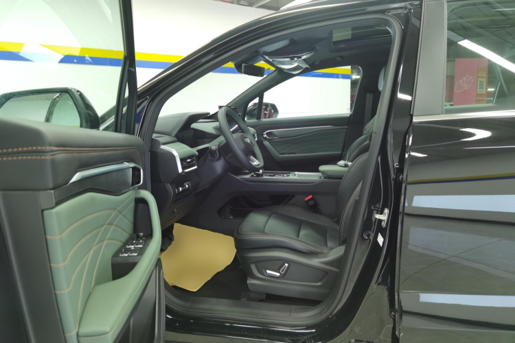 吉利汽车 豪越L 2024款 2.0T DCT尊贵型中控内饰19