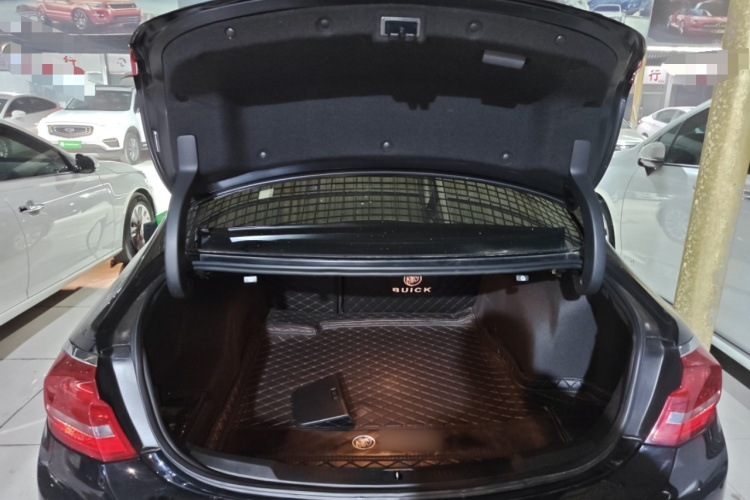 别克 君越 2018款 20T 精英型机舱底盘23