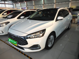 福特 福克斯 2021款 三厢 1.5L 自动锋跃型