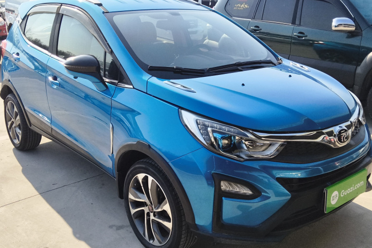 比亚迪 元 2016款 1.5L 手动豪华型车身外观3