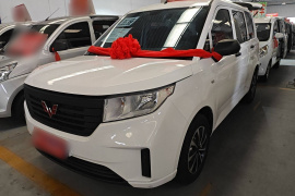 五菱汽车 五菱宏光PLUS 2020款 1.5L 手动标准型 5座