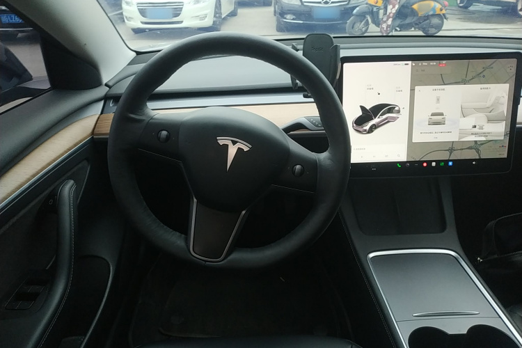 特斯拉 Model 3 2021款 标准续航后驱升级版中控内饰13