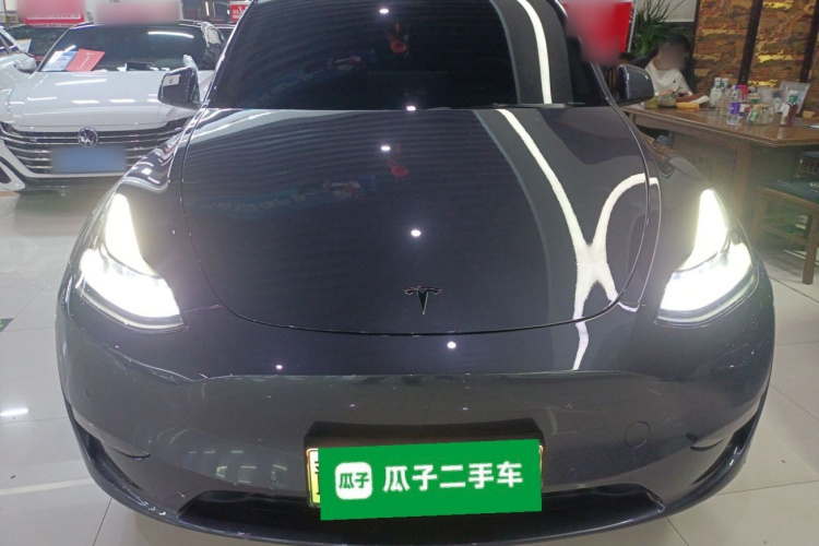 特斯拉 Model Y 2022款 Performance高性能全轮驱动版车身外观2