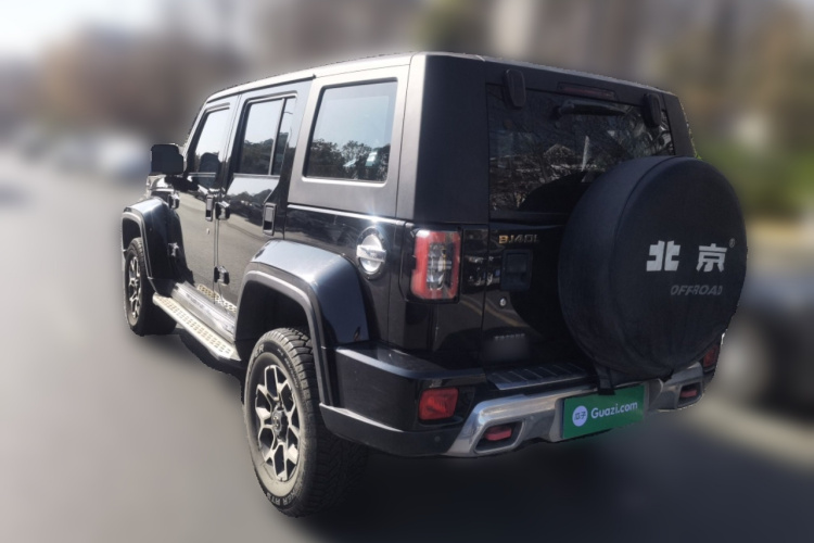 北京越野 北京BJ40 2019款 PLUS 2.3T 自动四驱旗舰版 国VI车身外观5