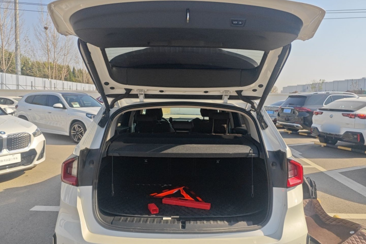 宝马X1 2023款 xDrive25Li X设计套装机舱底盘23