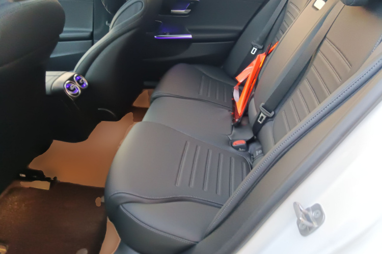 奔驰C级新能源 2024款 改款三 C 350 eL中控内饰21