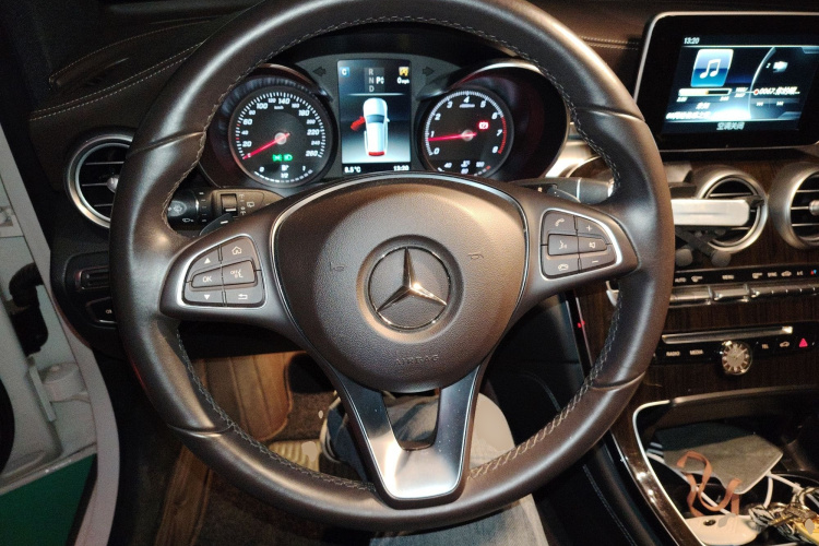 奔驰GLC 2019款 GLC 260 L 4MATIC 动感型中控内饰13