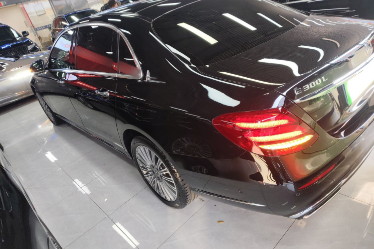 奔驰E级 2020款 改款 E 300 L 时尚型车身外观4