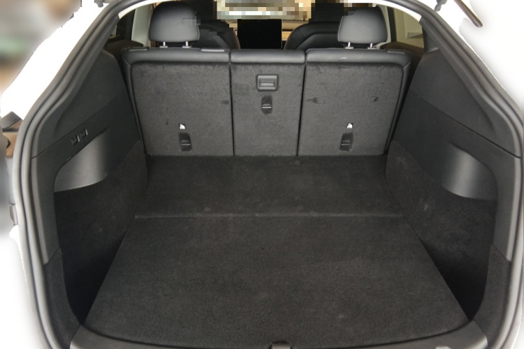 特斯拉 Model Y 2022款 改款 后轮驱动版中控内饰23