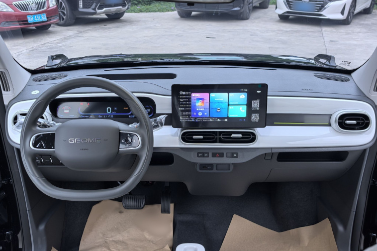 吉利银河 2025款 210km 熊猫卡丁中控内饰7002