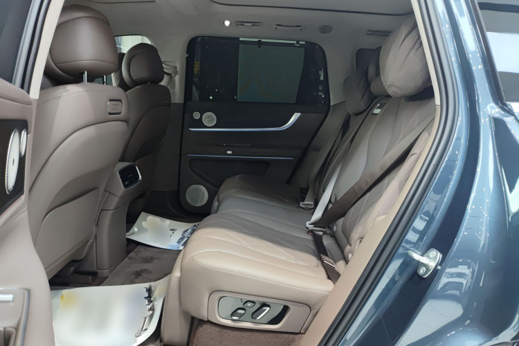 鸿蒙智行 问界M9 2024款 增程 Ultra版 52kWh 5座版中控内饰7004