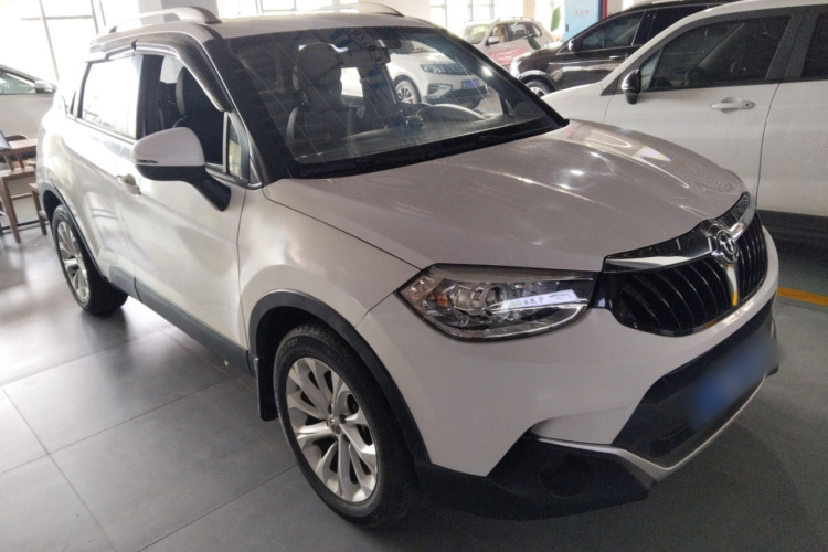 中华V3 2015款 1.5L 手动智能型车身外观3