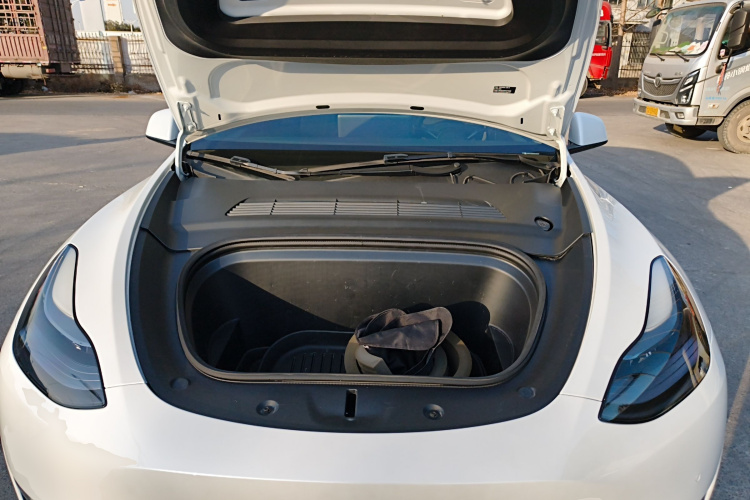 特斯拉 Model Y 2023款 长续航全轮驱动版机舱底盘24