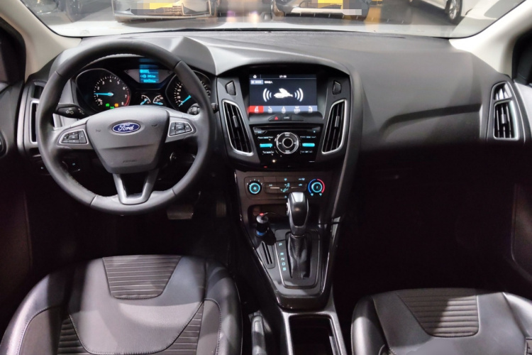 福特 福克斯 2018款 两厢经典 1.6L 自动风尚型智行版中控内饰12