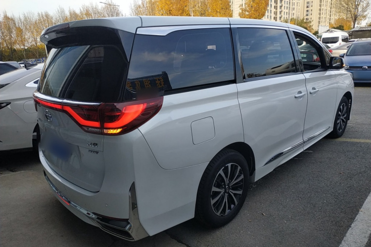 广汽传祺 传祺M8 2023款 领秀系列 390T 豪华版车身外观7