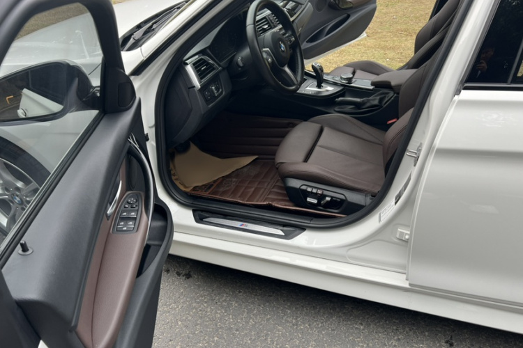 宝马3系 2019款 320Li M运动套装中控内饰7009