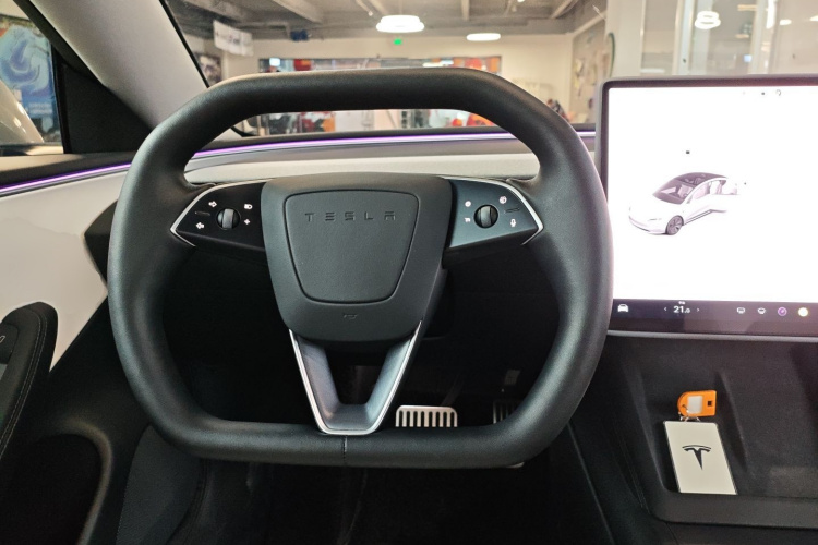 特斯拉 Model 3 2023款 后轮驱动版中控内饰13