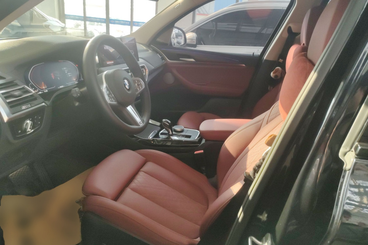 宝马X3 2023款 改款 xDrive30i 领先型 M曜夜套装中控内饰19