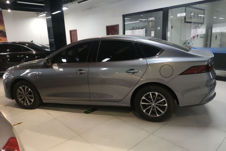 比亚迪 秦PLUS 2024款 荣耀版 DM-i 55KM领先型车身外观4