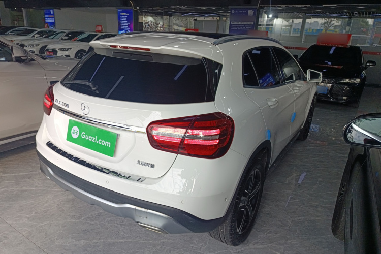 奔驰GLA 2018款 GLA 200 时尚型车身外观7