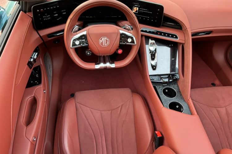 名爵 MG Cyberster 2026款 520km 传奇四驱版中控内饰7011