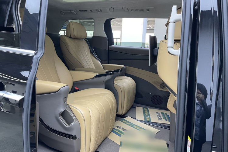 腾势D9 2022款 DM-i 970 四驱旗舰型中控内饰7010