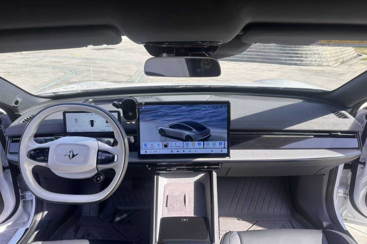 东风奕派 eπ007 2024款 200Pro增程版中控内饰7004