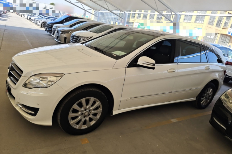 奔驰R级 2014款 R 320 4MATIC 商务型车身外观4