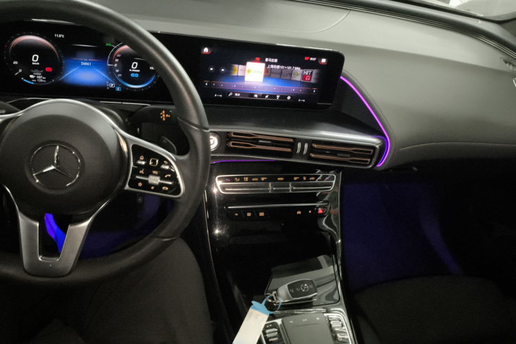 奔驰EQC 2021款 EQC 400 4MATIC中控内饰7002
