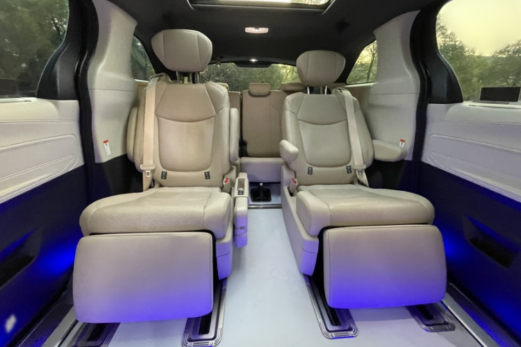 丰田 格瑞维亚 2022款 2.5L混动 尊爵版中控内饰7011