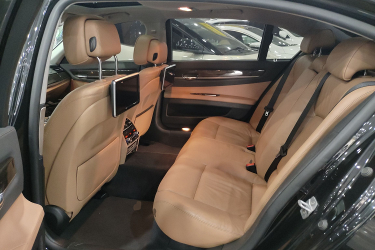 宝马7系 2014款 730Li 臻享型中控内饰21