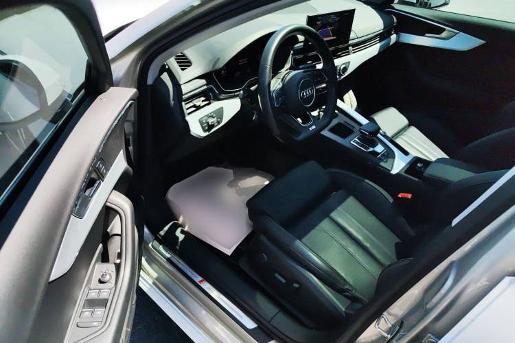 奥迪A4L 2020款 40 TFSI 豪华动感型中控内饰20