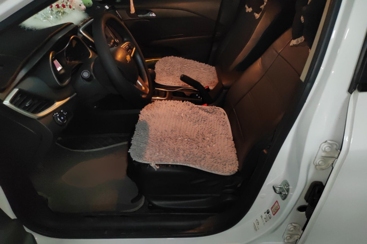 雪佛兰 科沃兹 2019款 320 手动欣悦版中控内饰19