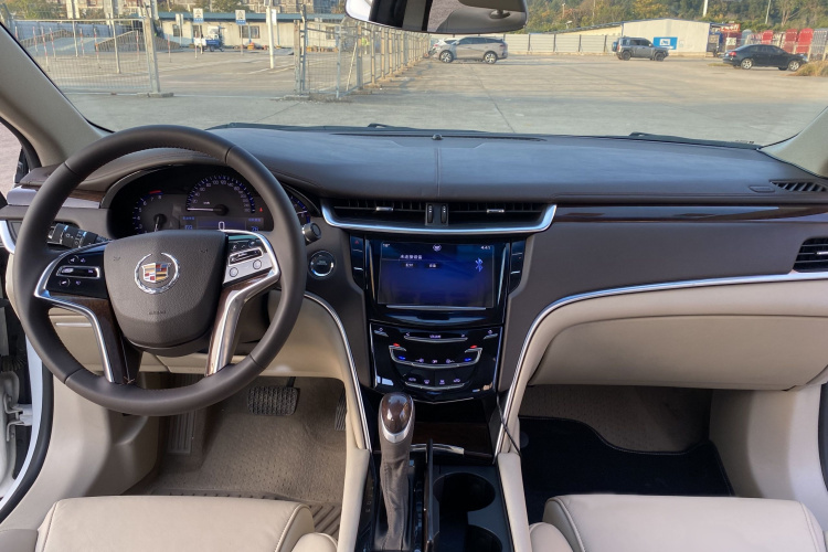 凯迪拉克XTS 2014款 28T 精英型中控内饰7003