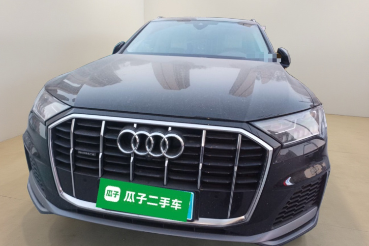 奥迪Q7 2023款 55 TFSI quattro S line运动型车身外观2