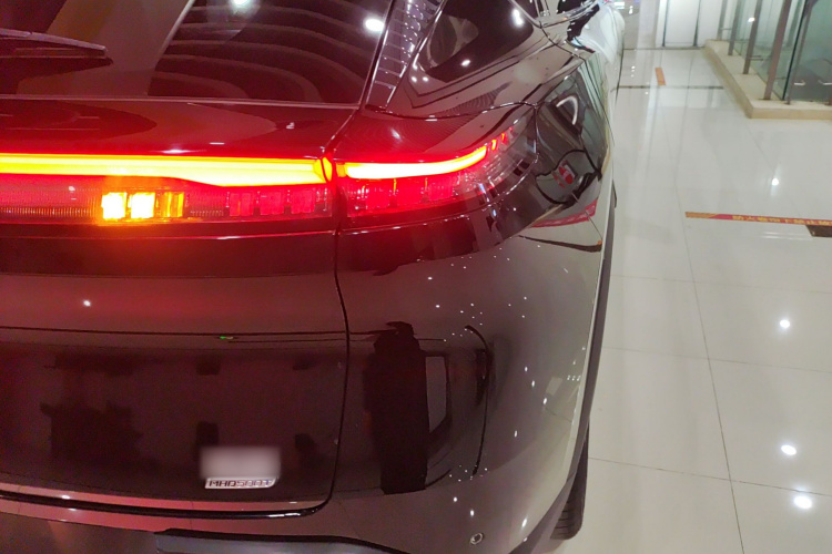 东风风神 皓瀚 2023款 DH-i 1.5T 尊贵版车身外观9