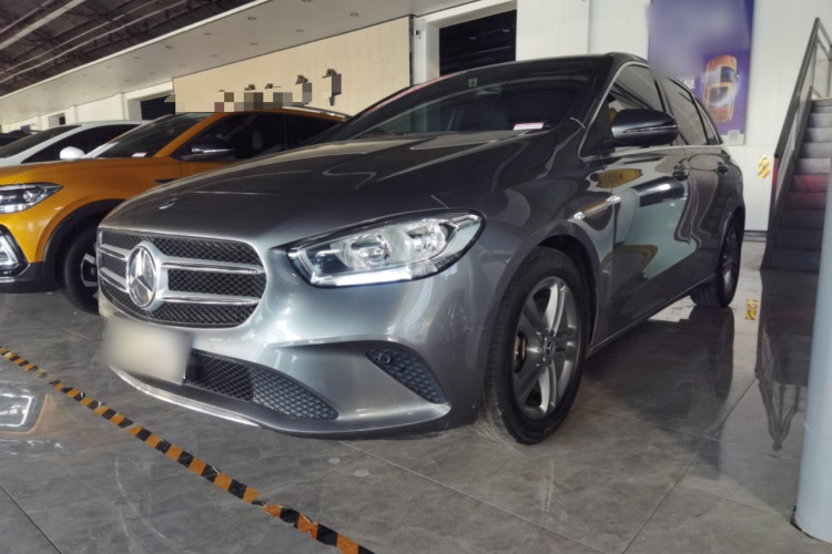 奔驰B级 2020款 B 180车身外观1