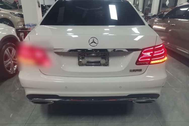 奔驰E级 2015款 E 260 L 运动时尚型车身外观6