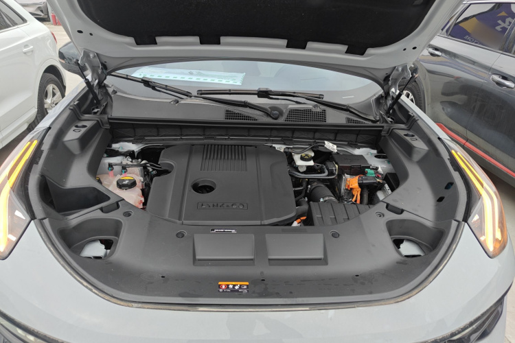 领克01 2023款 1.5TD EM-F 晨曦机舱底盘24