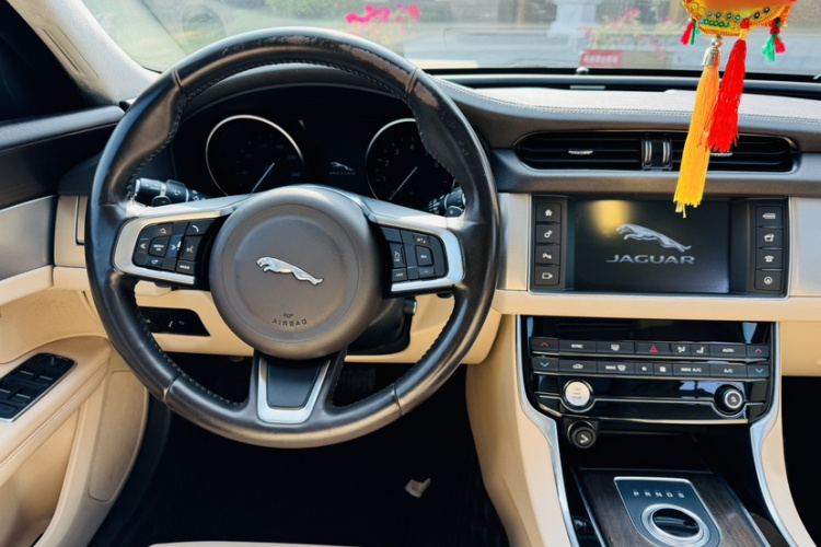 捷豹XFL 2018款 XFL 2.0T 200PS 精英版局部细节13