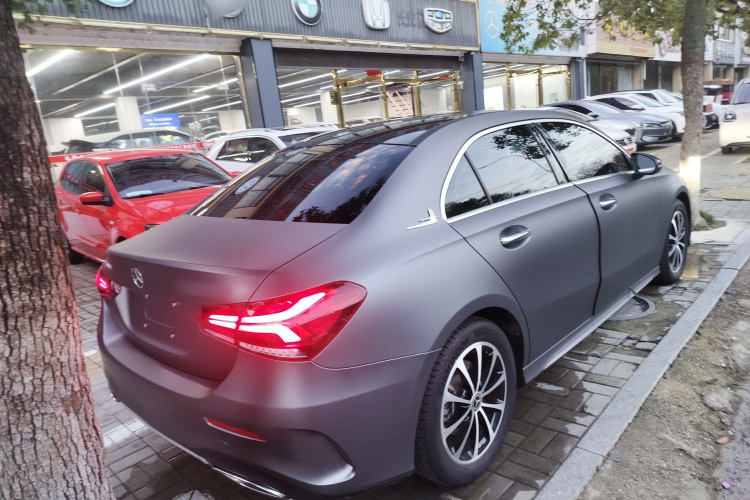 奔驰A级 2021款 A 200 L 运动轿车动感型车身外观7