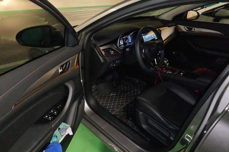 长安 逸动 2018款 XT 1.6L GDI 自动风潮型 国V中控内饰20