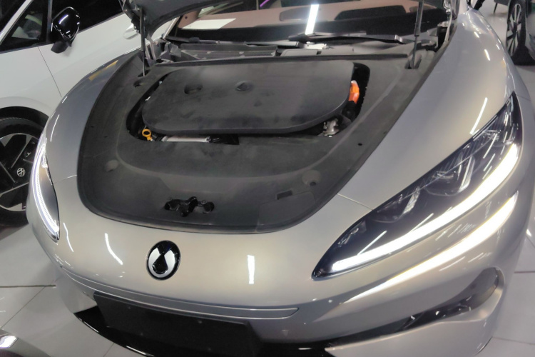 腾势Z9GT 2024款 1100四驱Ultra版机舱底盘24