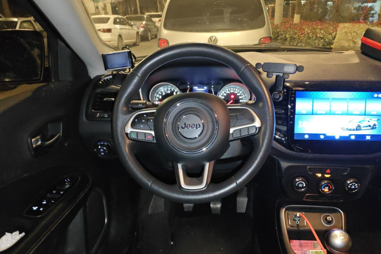 Jeep 指南者 2017款 200T 手动劲享版中控内饰13