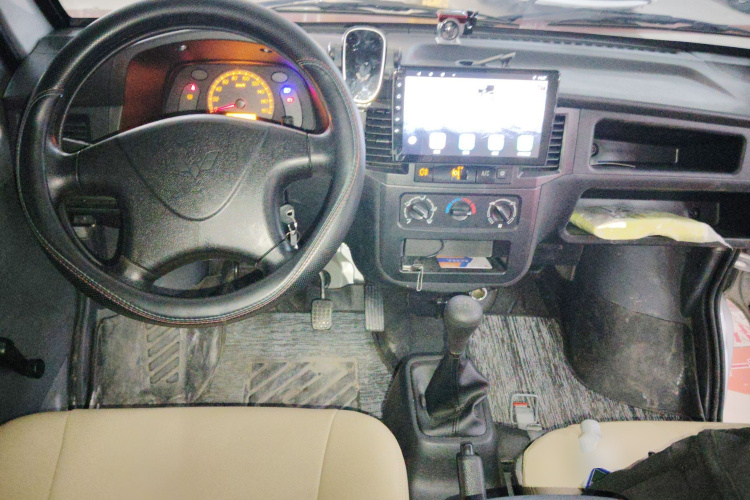 五菱汽车 五菱之光 2023款 1.5L 实用型 5/7座中控内饰12