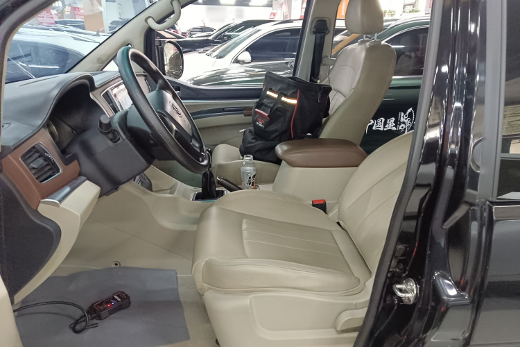 东风风行 菱智 2019款 M5L 1.6L 7座豪华型 国VI局部细节19