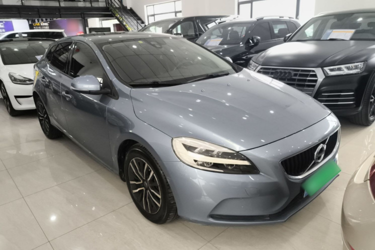 沃尔沃V40 2019款 T3 智逸版车身外观3